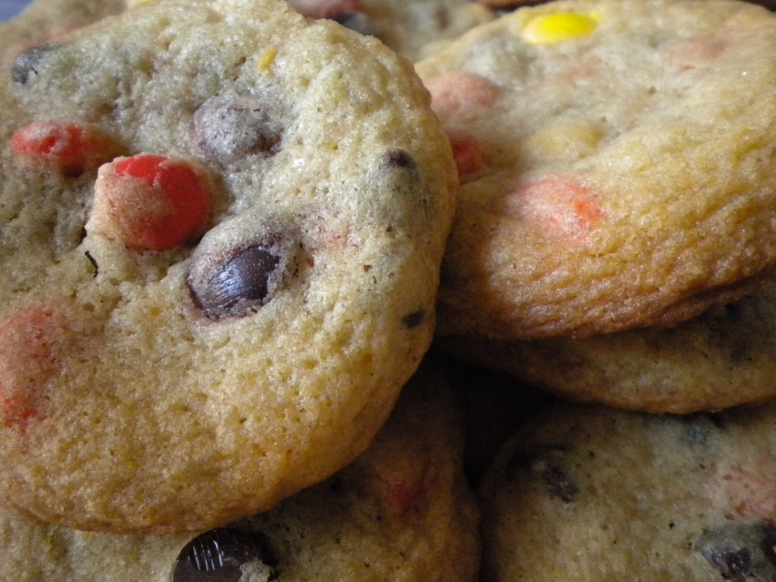 Dark Chocolate & Reese’s Pieces Cookies RavieNomNoms